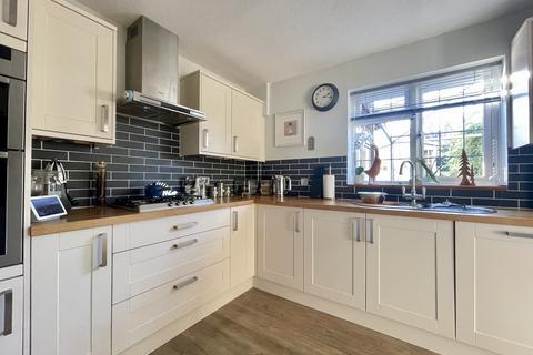 25 Steeple Drive, Exeter, EX2 8FL
