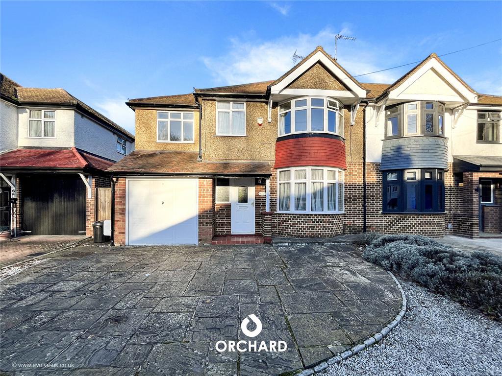 Grove Close, Ickenham, Middlesex, UB10 4 bed semidetached house for