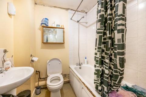 29 Peppermint Place, London, E11 4YQ