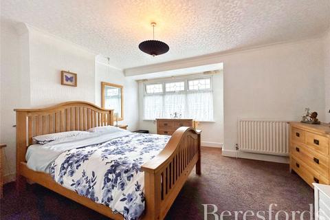 25 Chestnut Glen, Hornchurch, RM12 4HL