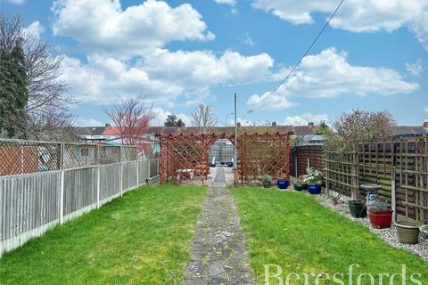 25 Chestnut Glen, Hornchurch, RM12 4HL