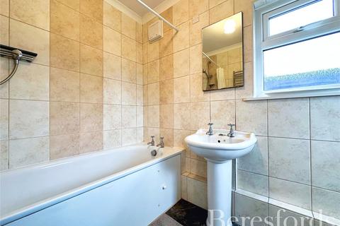 25 Chestnut Glen, Hornchurch, RM12 4HL