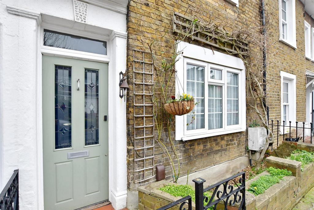 External Lifestyle Photograph 1