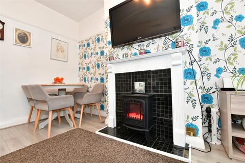 9 Tudor Drive, Romford, RM2 5LJ