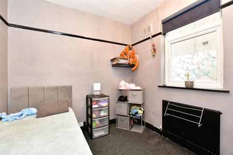 9 Tudor Drive, Romford, RM2 5LJ