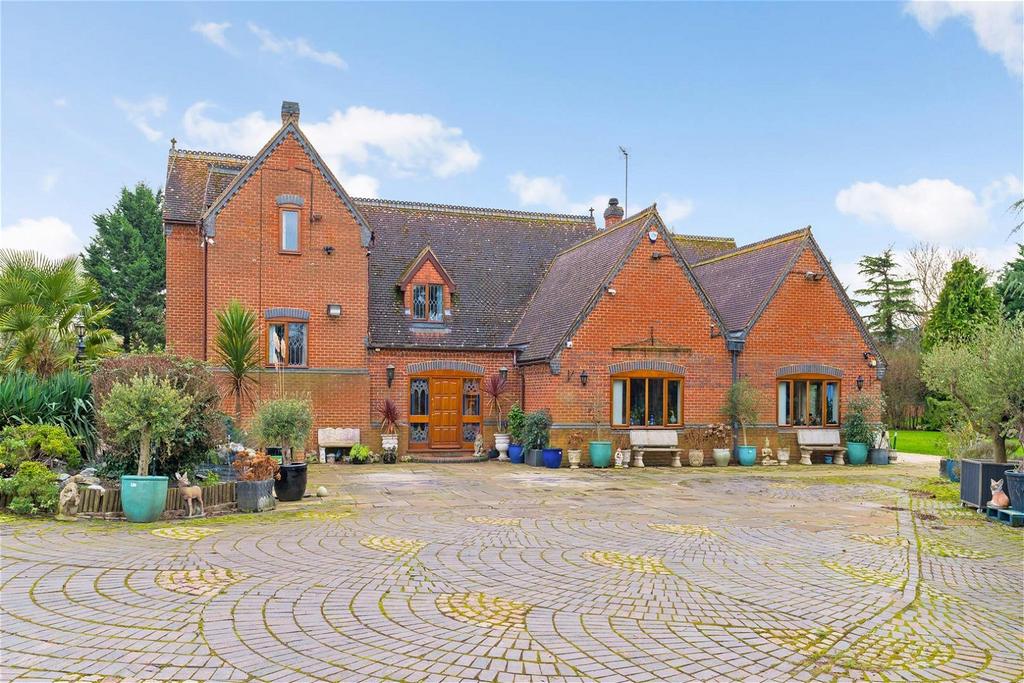 Flitton Hill, Beds MK45 7 bed detached house £3,250 pcm (£750 pw)