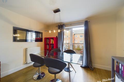 2 bedroom flat for sale, Masters House, Coxhill Way, Aylesbury, Buckinghamshire