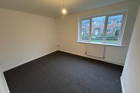2 bedroom flat to rent - Daniels Drive, Ruabon, LL14