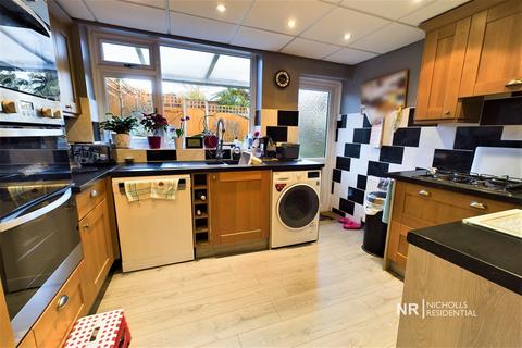 28 Angus Close, Chessington, KT9 2BP