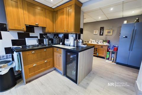 28 Angus Close, Chessington, KT9 2BP