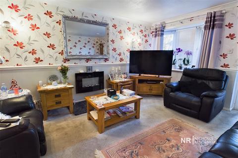 28 Angus Close, Chessington, KT9 2BP