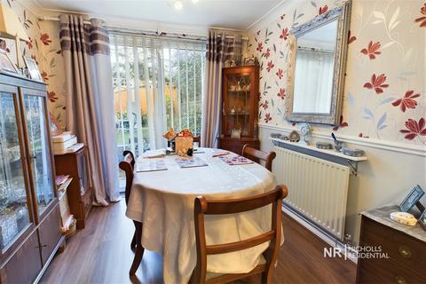 28 Angus Close, Chessington, KT9 2BP
