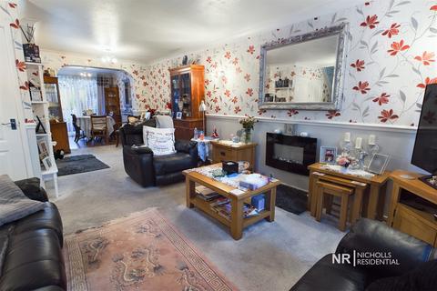 28 Angus Close, Chessington, KT9 2BP