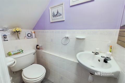 28 Angus Close, Chessington, KT9 2BP