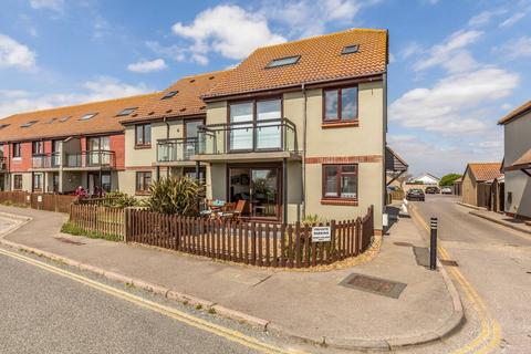 2 bedroom ground floor flat for sale, East Bracklesham Drive, Bracklesham Bay, PO20