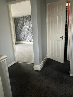 3 bedroom flat to rent, New Hey Road, Huddersfield HD3