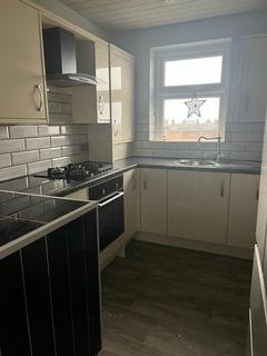 3 bedroom flat to rent, New Hey Road, Huddersfield HD3