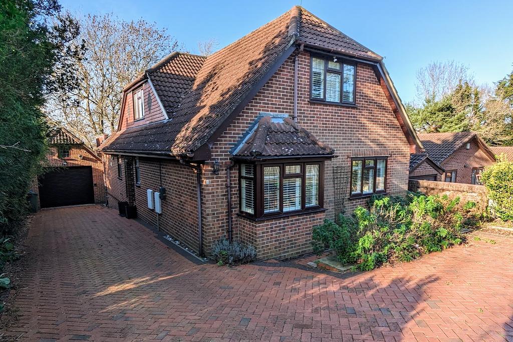 MOUNT DRIVE, CATISFIELD. GUIDE PRICE £575,000£600,000 4 bed detached