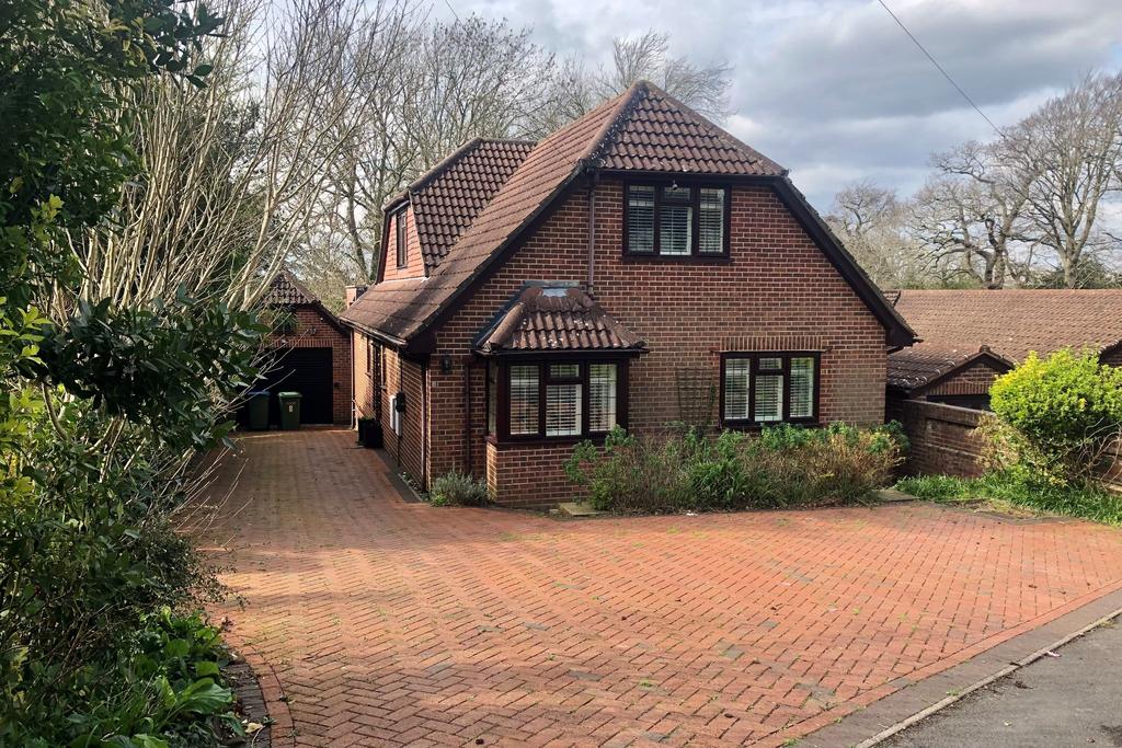 MOUNT DRIVE, CATISFIELD. GUIDE PRICE £575,000£600,000 4 bed detached