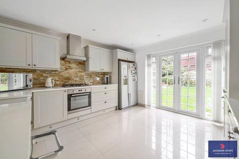 5 bedroom detached house for sale, Shepperton Close, Great Billing, Northampton, NN3