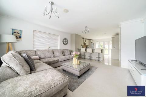 5 bedroom detached house for sale, Shepperton Close, Great Billing, Northampton, NN3