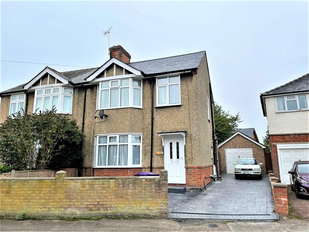 Brampton Park Road, Hitchin, SG5 3 bed semidetached house to rent £