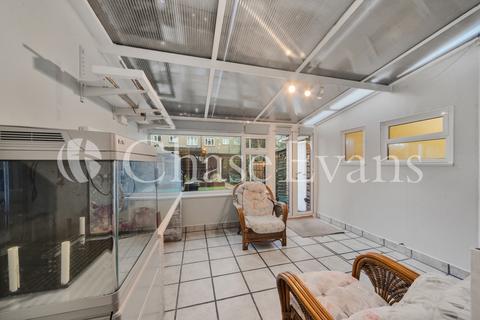 9 Daniel Bolt Close, London, E14 6QL