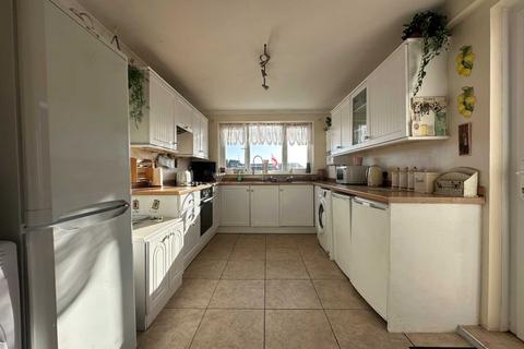 2 bedroom bungalow for sale, Abbotts Walk, Bexleyheath DA7