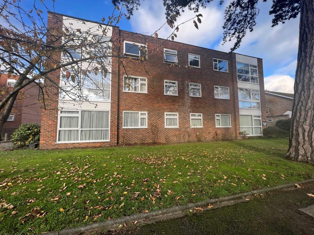 Essenden Road, Upper Belvedere DA17 2 bed flat for sale £274,995