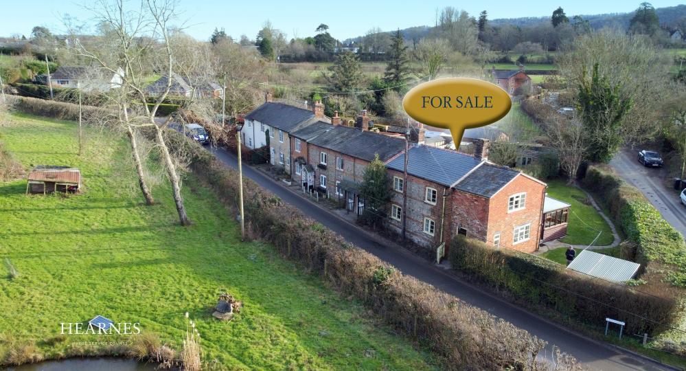 Lanchards, Shillingstone, Dorset, DT11 0QT 3 bed end of terrace house
