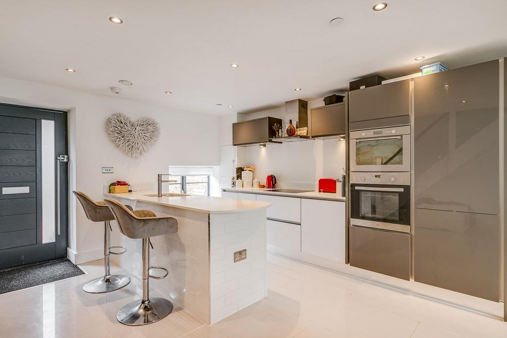 Ware, Ware SG12 3 bed terraced house for sale £500,000