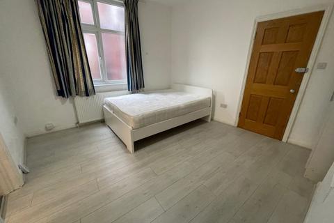 Studio to rent, Lordship Lane, Wood Green