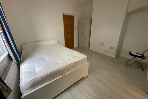 Studio to rent, Lordship Lane, Wood Green