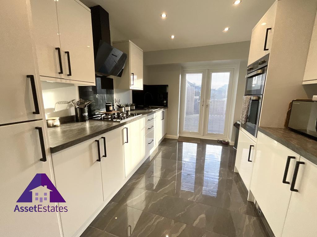 Newall Street, Abertillery, NP13 1EJ 3 bed end of terrace house for