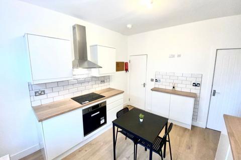 2 bedroom terraced house to rent, Carberry Terrace, Leeds, LS6 1QH