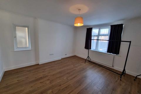 241 Mutton Lane, Potters Bar, EN6 2AT
