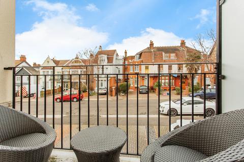 5 bedroom semi-detached house for sale, Pembury Road, Westcliff-on-sea, SS0