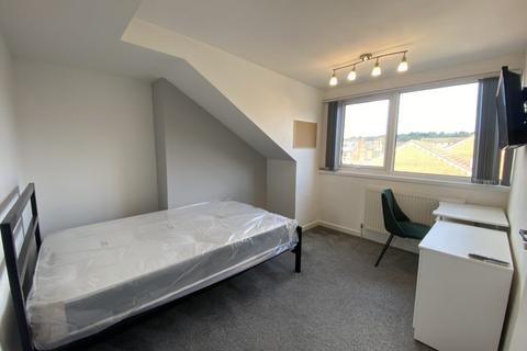 3 bedroom terraced house to rent, Harold Mount, Hyde Park, LS6 1PW