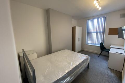 3 bedroom terraced house to rent, Harold Mount, Hyde Park, LS6 1PW