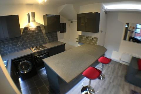 2 bedroom terraced house to rent - Harold Grove, Hyde Park, Leeds, LS6 1PH