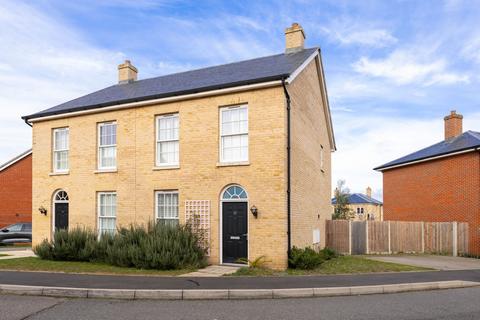 3 bedroom semi-detached house for sale, Oak Avenue, Loddon, NR14