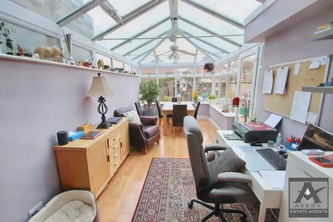 4 bedroom semi-detached house for sale, Shaftesbury Road, BS23