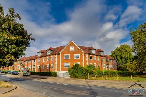2 bedroom flat for sale, Valley Hill, Loughton, IG10