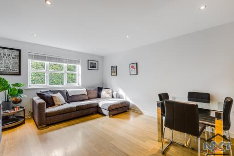 2 bedroom flat for sale, Valley Hill, Loughton, IG10