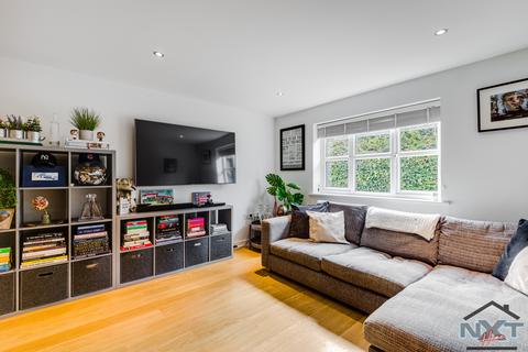 2 bedroom flat for sale, Valley Hill, Loughton, IG10