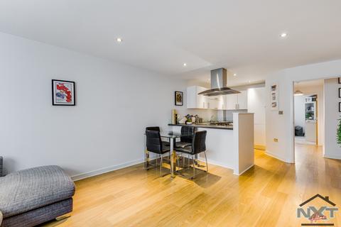 2 bedroom flat for sale, Valley Hill, Loughton, IG10