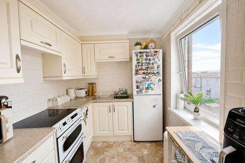 1 bedroom flat for sale, Madeira Court - Stunningly Presented - West Facing Sea Views