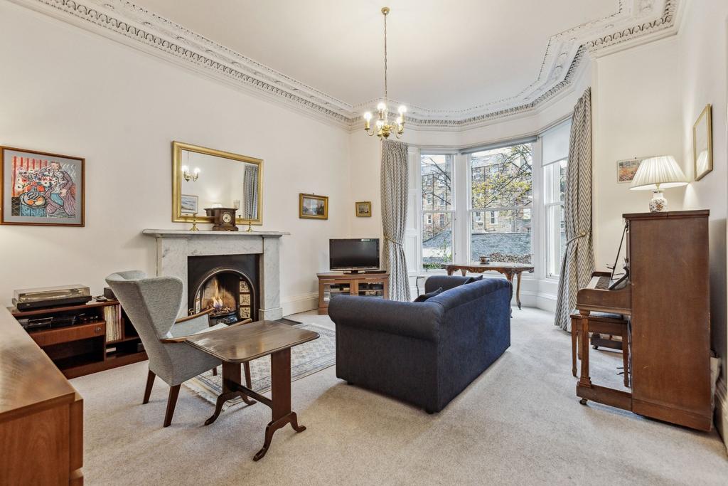 Hartington Gardens, Edinburgh, Bruntsfield, EH10 4LD 2 bed apartment