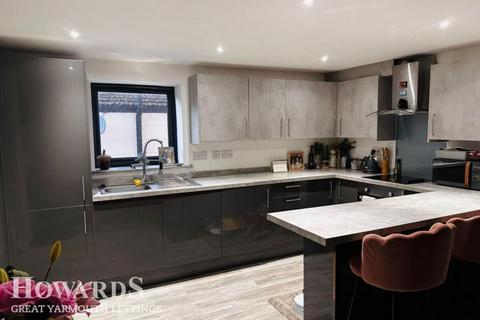 2 bedroom apartment to rent, Englands Lane, Great yarmouth