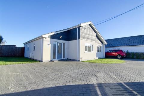 3 bedroom bungalow for sale, St Osyth CO16
